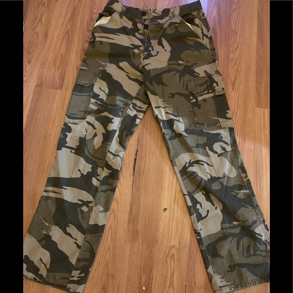 Rare Wrangler Cargo Camo Pants